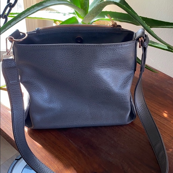 Grey and Rose Gold Mat & Nat Crossbody purse - Picture 4 of 7